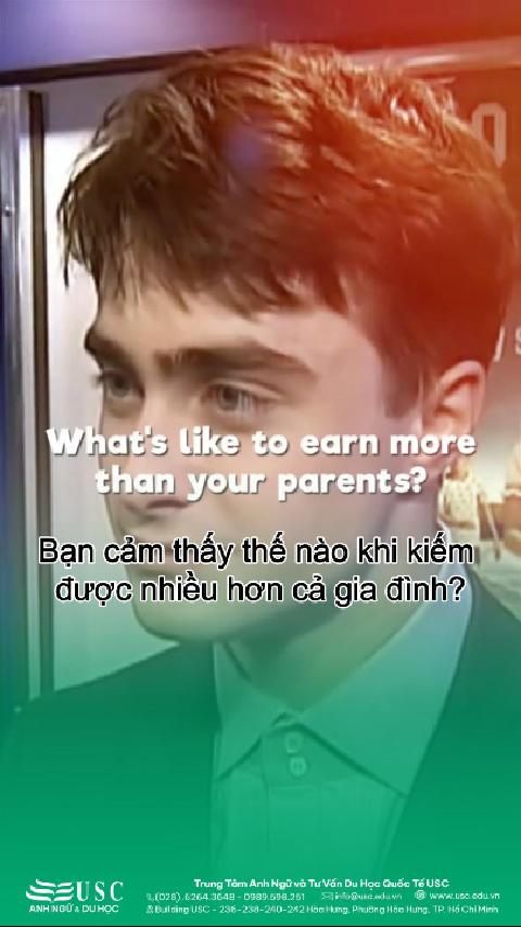 💰🎥 Hỏi đến chuyện thu nhập vượt gia đình, Daniel Radcliffe khéo léo dùng EQ cao để xoay chuyển không khí, chứng minh vì sao anh luôn được khán giả yêu mến. 💖 Cùng USC luyện nghe tiếng Anh qua buổi phỏng vấn để thấy rõ sự tinh tế ấy!