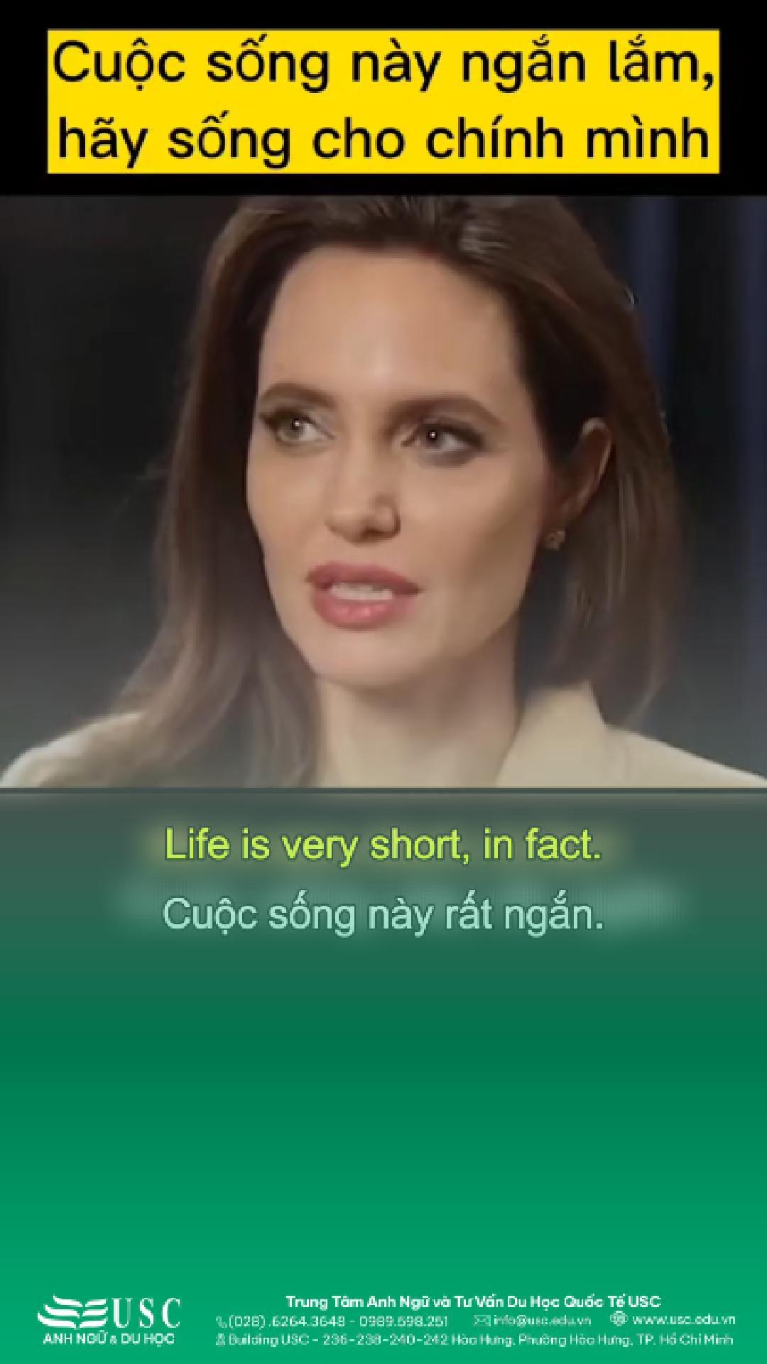 ✨👩‍🎤 Điều quan trọng không phải bạn đã làm gì, mà là bạn chọn không làm điều gì! 🎧 Cùng USC luyện nghe tiếng Anh và chiêm nghiệm triết lý sống của nữ diễn viên nổi tiếng Angelina Jolie.